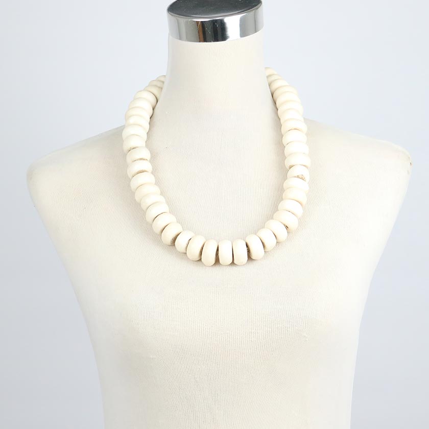 NECKLACE BONE ROUND FLAT