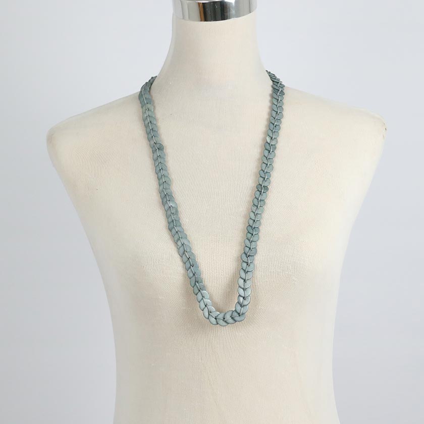 NECKLACE BONE BUTTON GREY