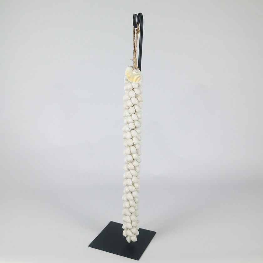 NECKLACE SHELL WHITE CLUSTER ON STAND