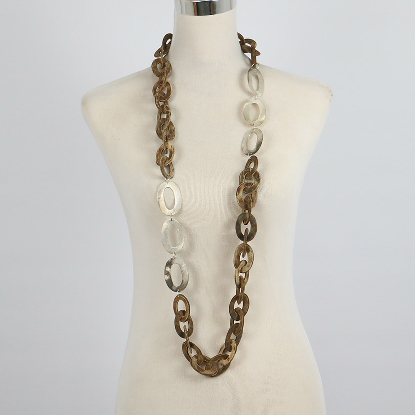 NECKLACE HORN WITH METAL RING RUST