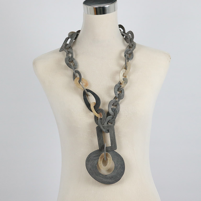 NECKLACE HORN PENDANT OVAL TWO COLOUR