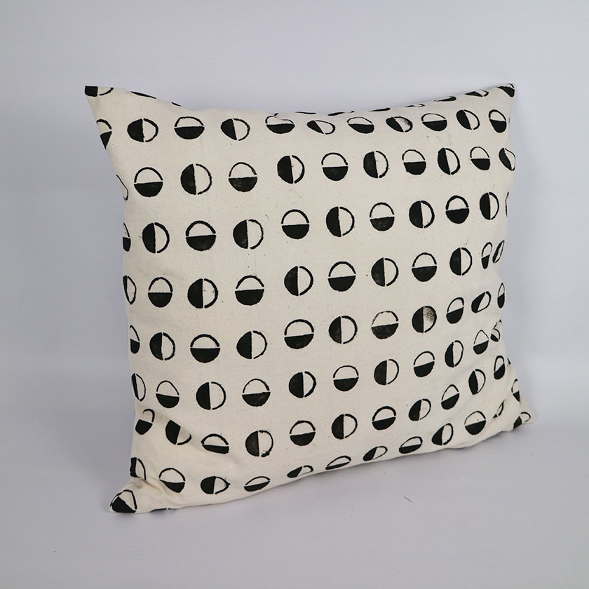 CUSHION BOGOLAN WITH INNER WHITE & BLACK HALF COIN