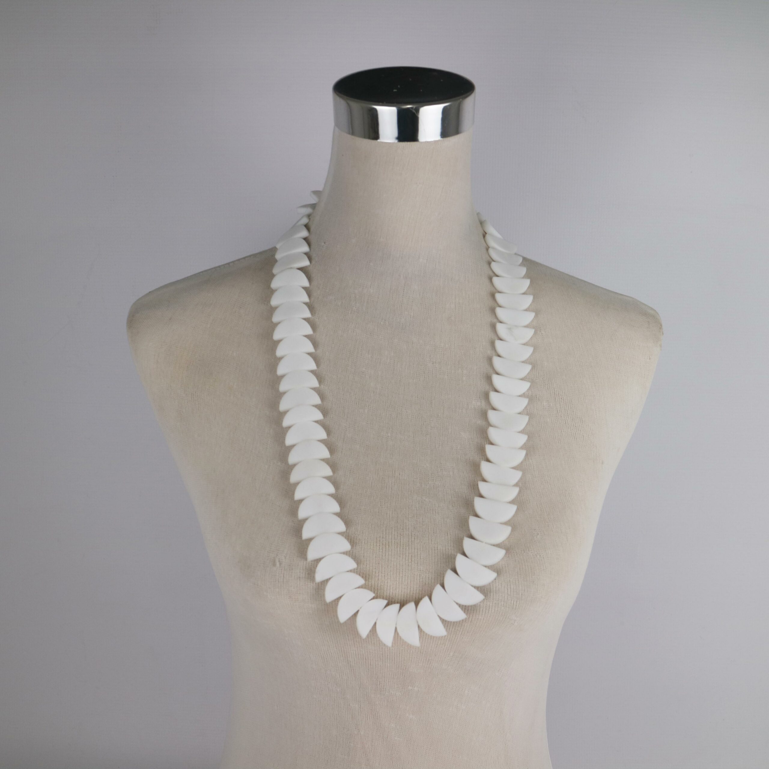 NECKLACE RESIN HALF MOON