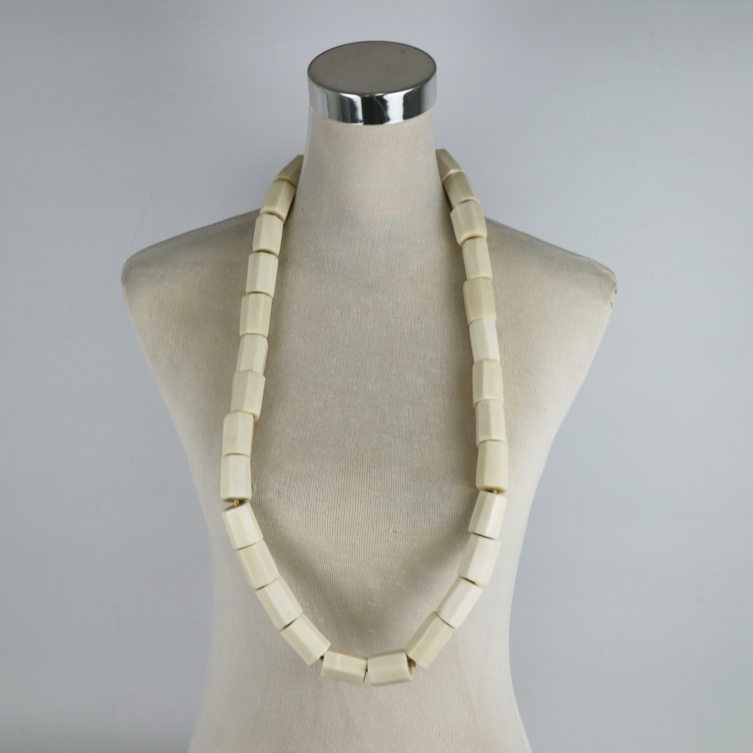 NECKLACE BONE OCTO NATURAL