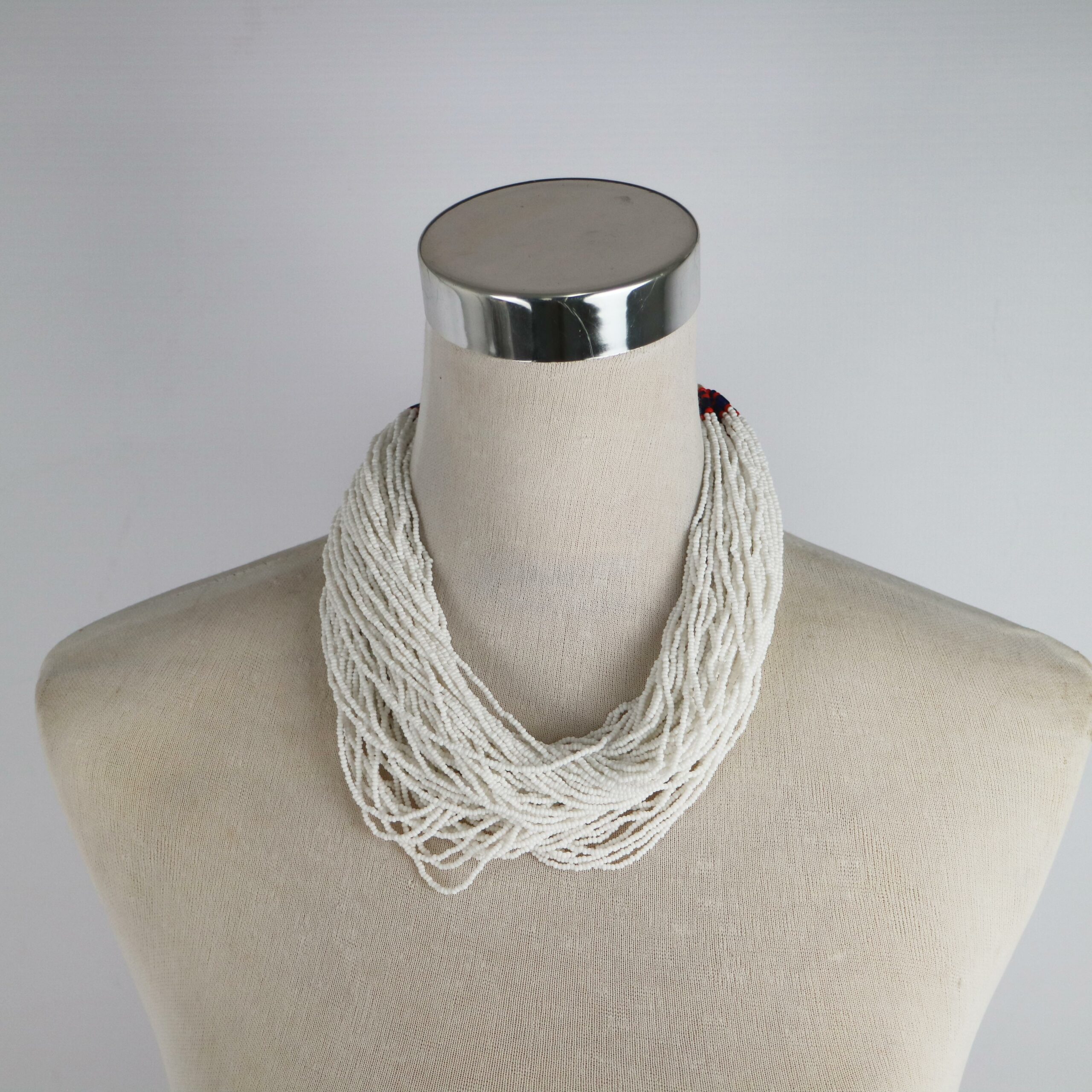 NECKLACE MULTIBEAD 80 LINE WHITE