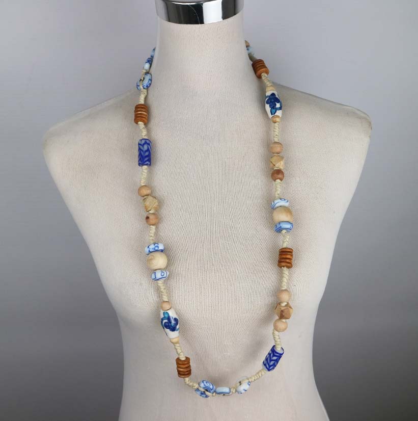 NECKLACE WOOD & DELFT STYLE BEADS