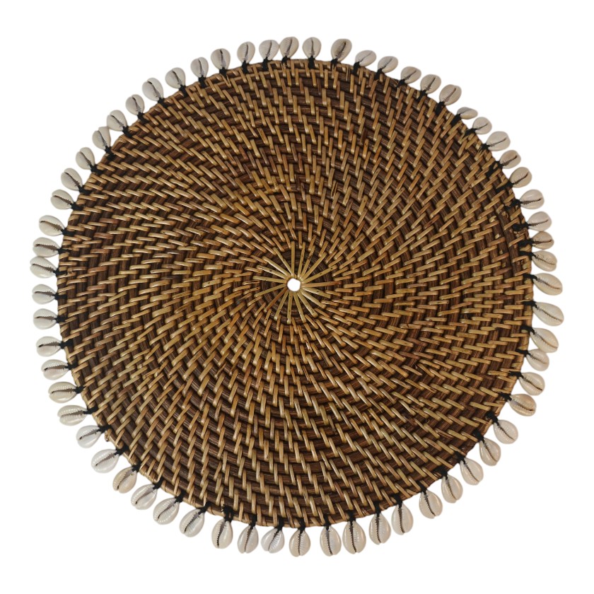 RATTAN PLACEMAT ROUND WITH COWREY ANTIQUE