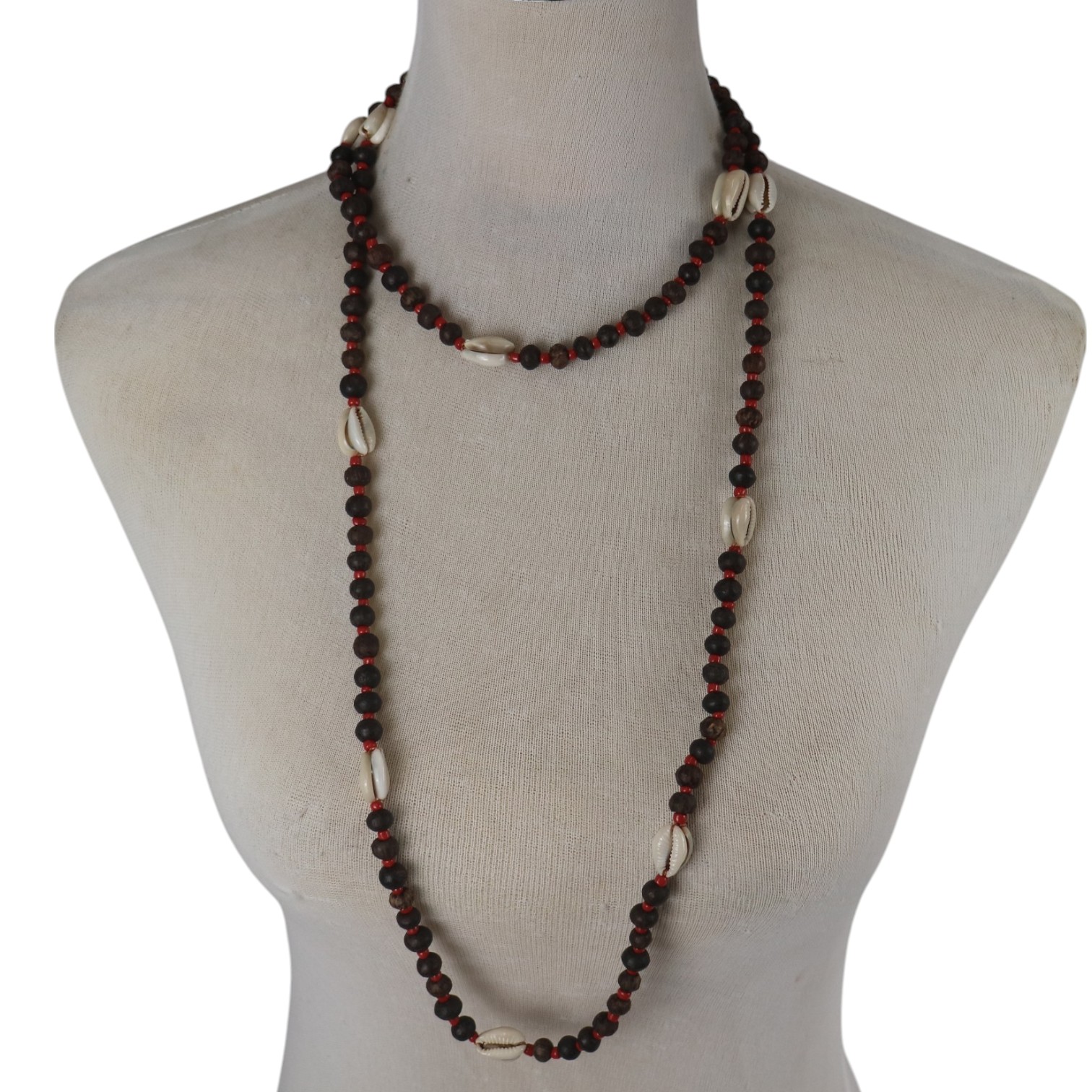 NECKLACE COCO WITH COWREY & RED BEAD LONG