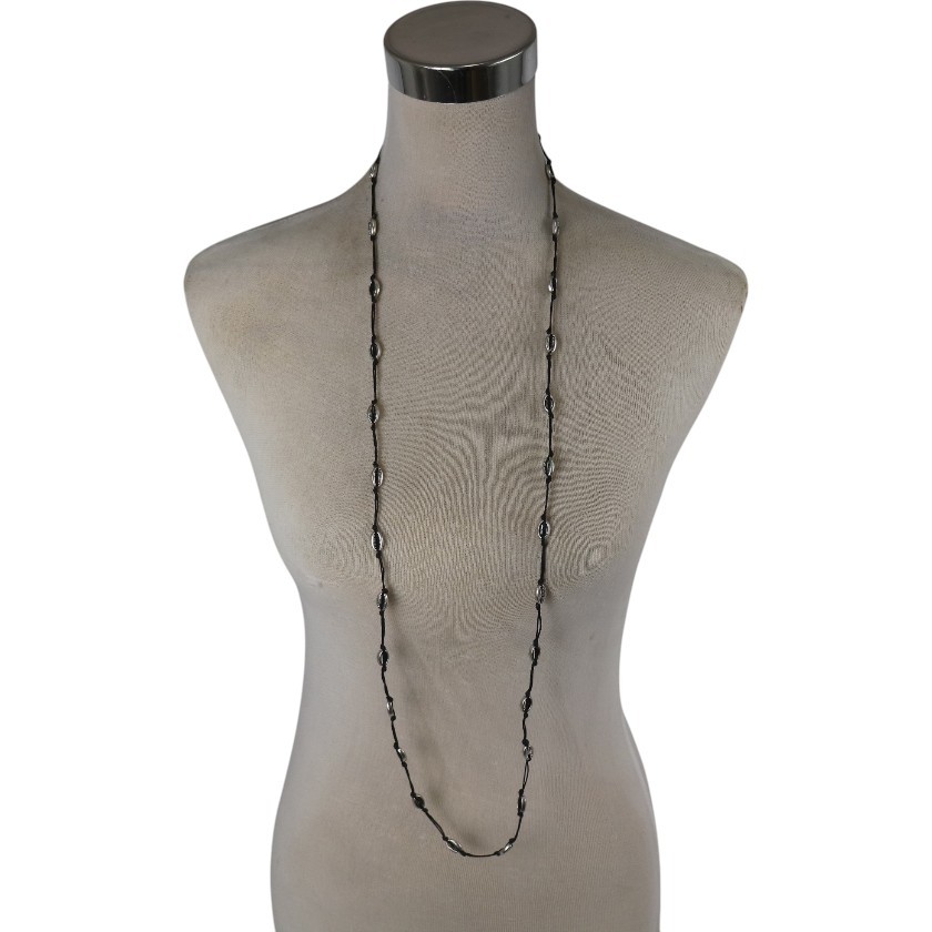 NECKLACE METAL SILVER COWREY ON STRING NEW