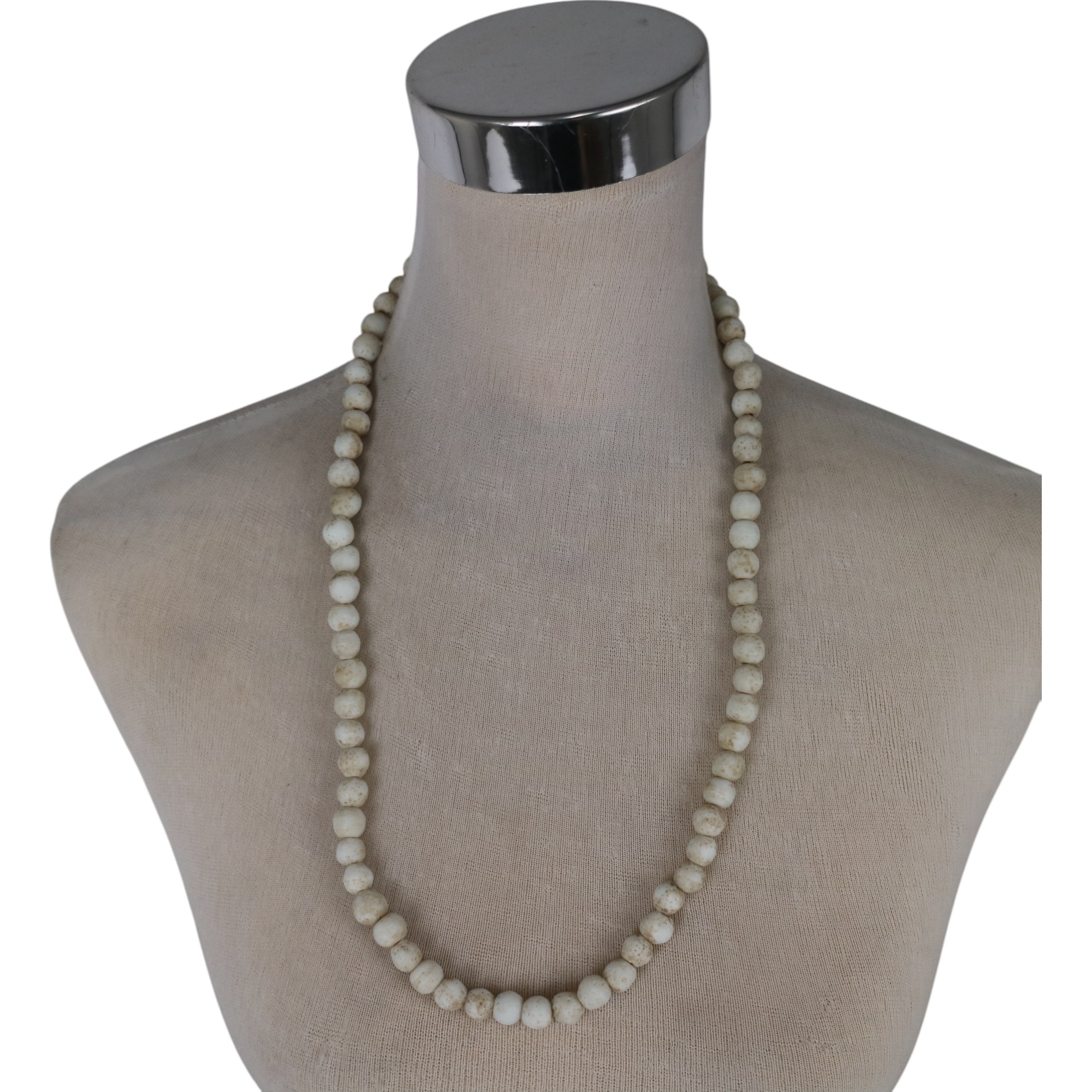 NECKLACE STONE BEAD CREAM