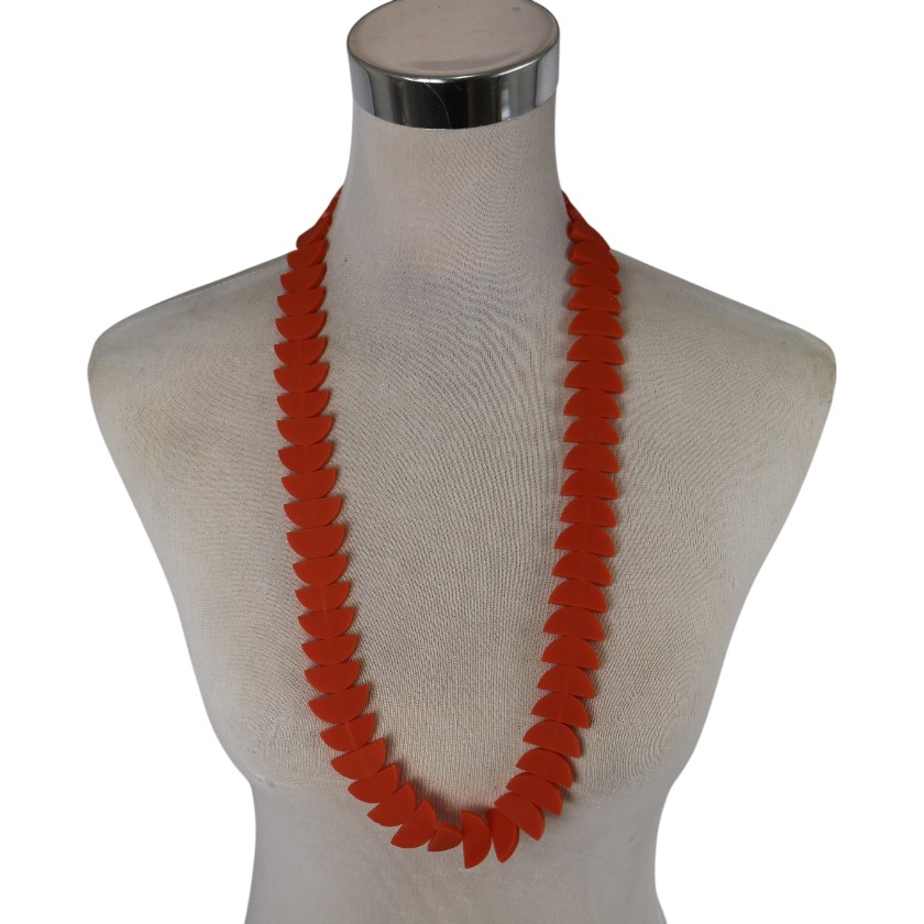NECKLACE RESIN HALF MOON RED