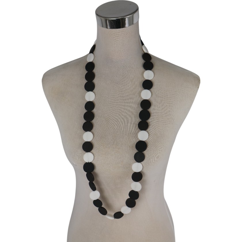 NECKLACE RESIN COIN BLACK & WHITE
