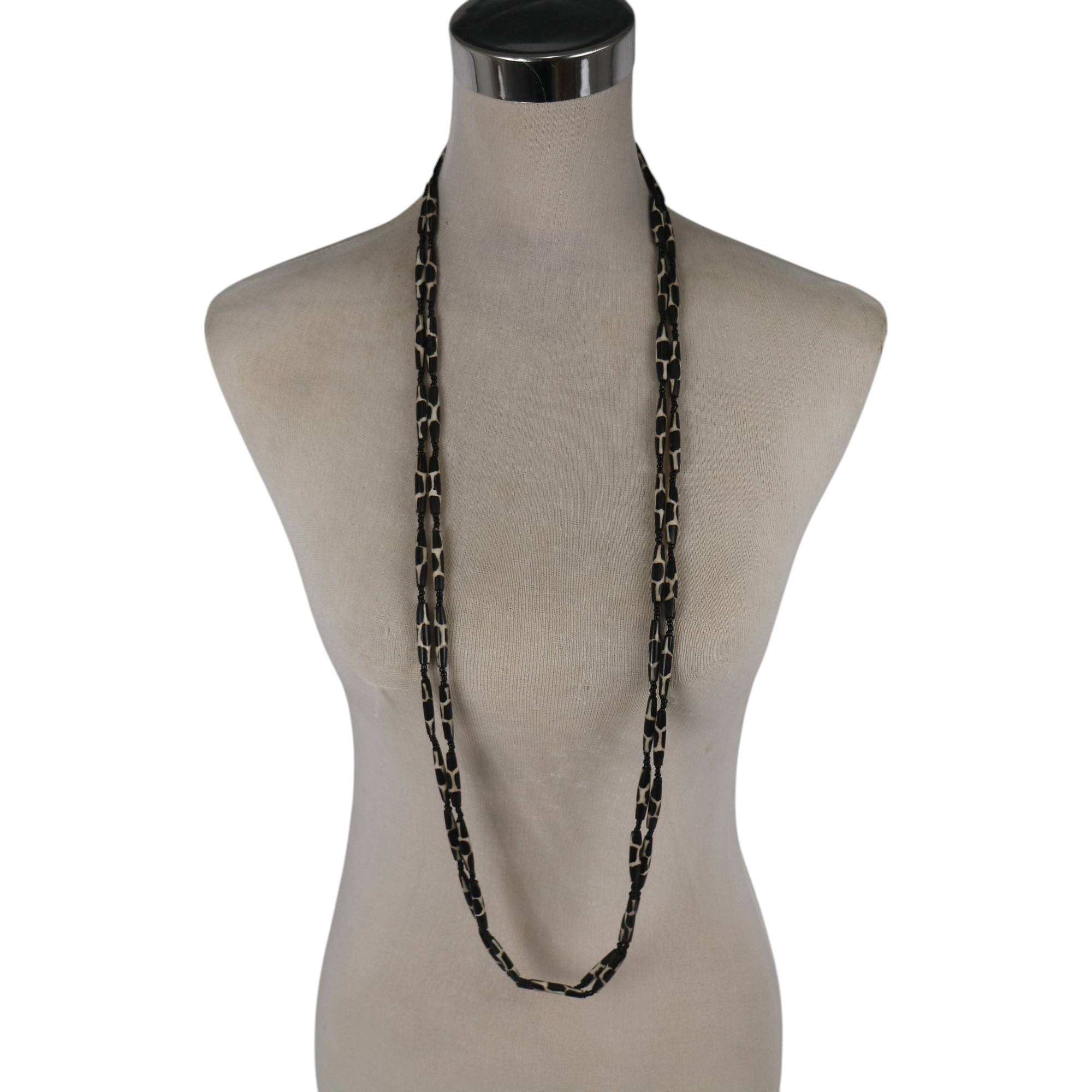 NECKLACE BONE PIPE BATIK WITH BLACK BEAD