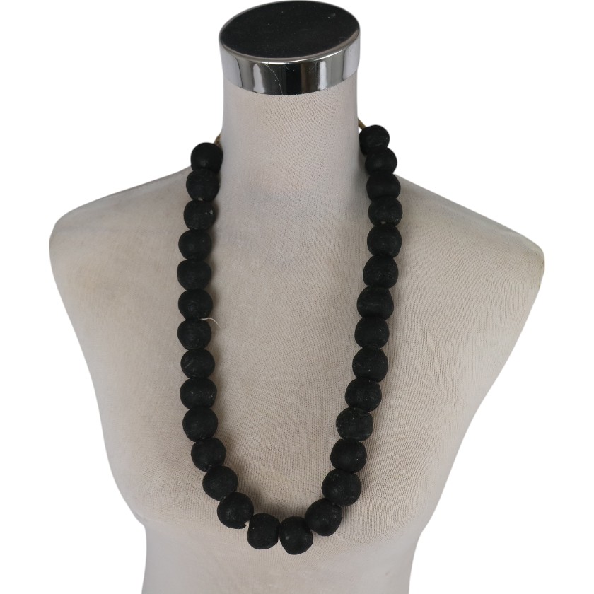 NECKLACE GLASS BEAD CHUNKY SINGLE BLACK